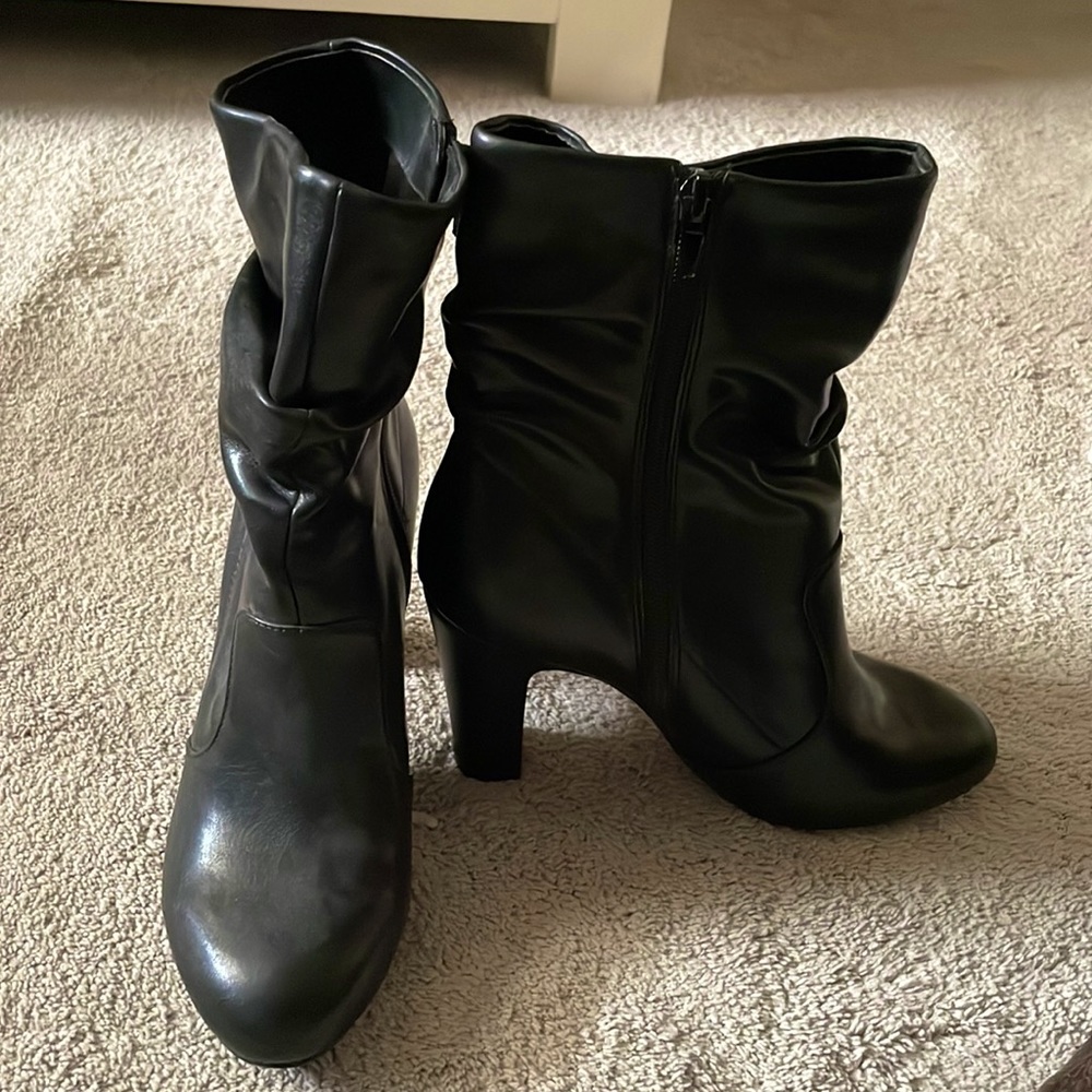 Kelly & Katie slouch Lola bootie size 6